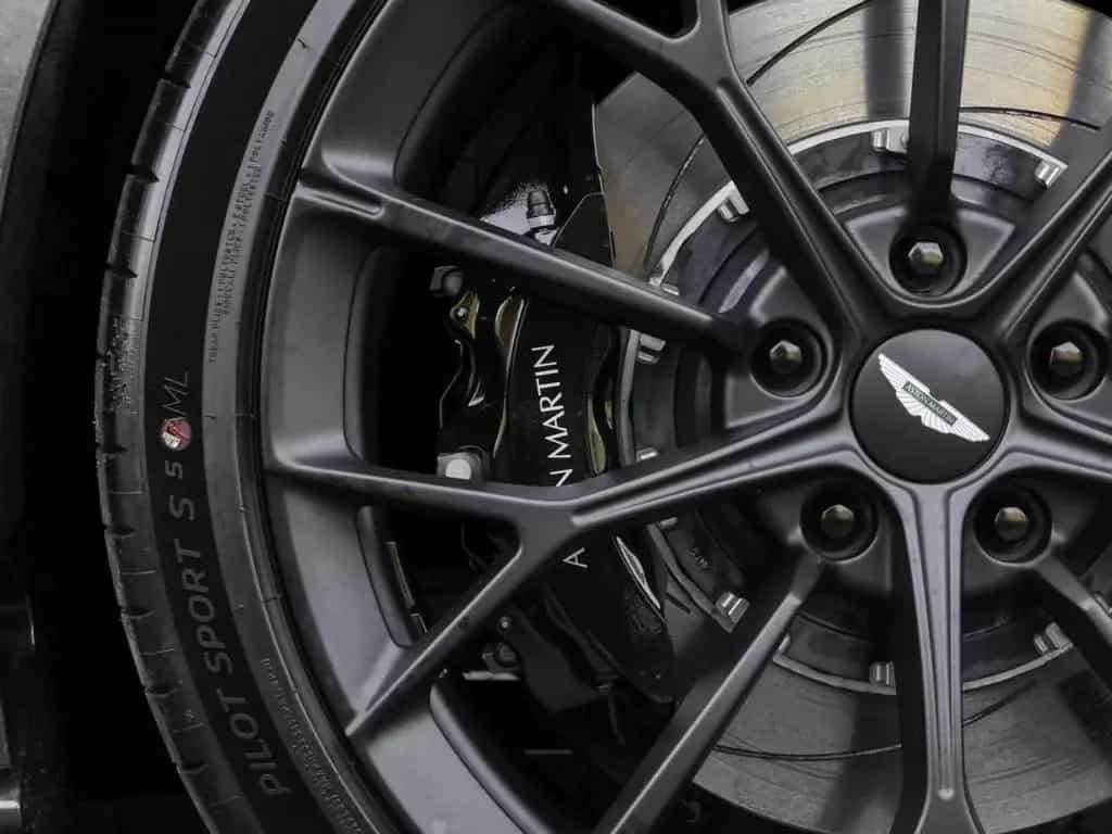 Aston Martin DB12 Coupe null-photo-9