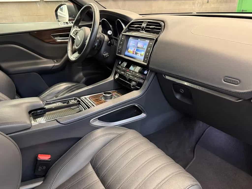 Jaguar F-Pace 5 J. Garantie NAVI LHZ 4XSHZ KAM BI-XENON 06/2017-photo-21