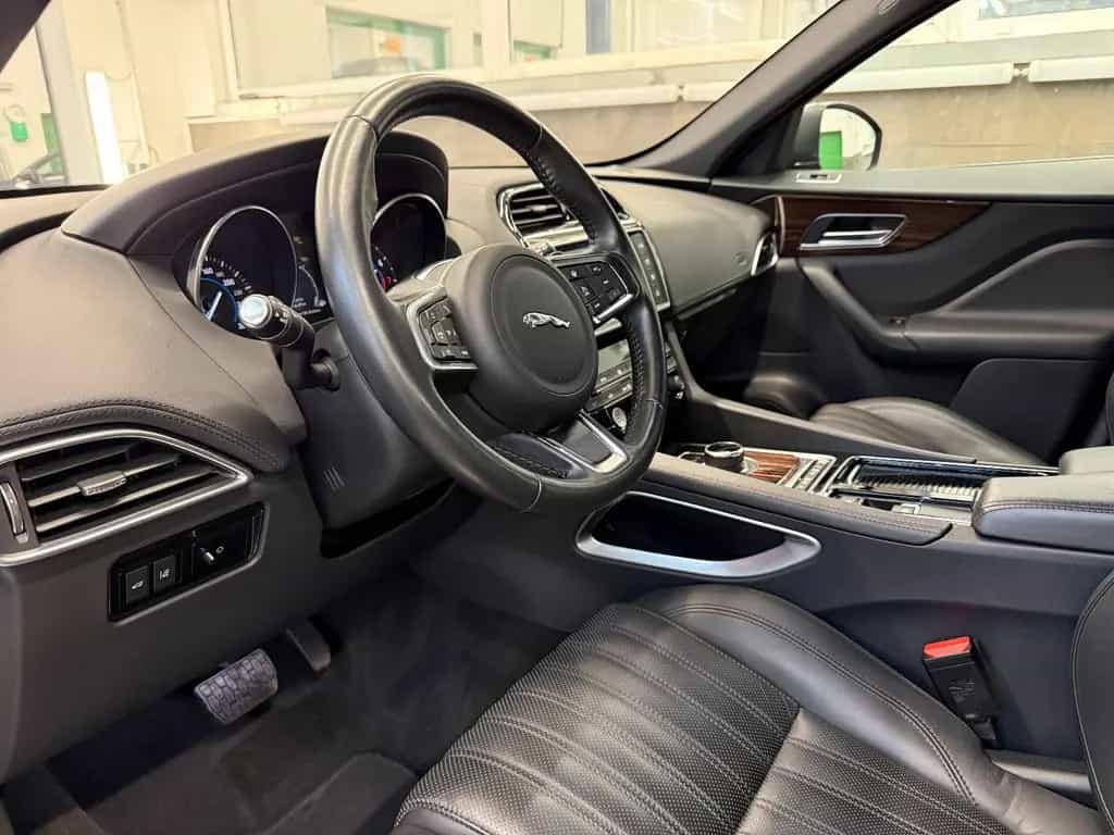Jaguar F-Pace 5 J. Garantie NAVI LHZ 4XSHZ KAM BI-XENON 06/2017-photo-3
