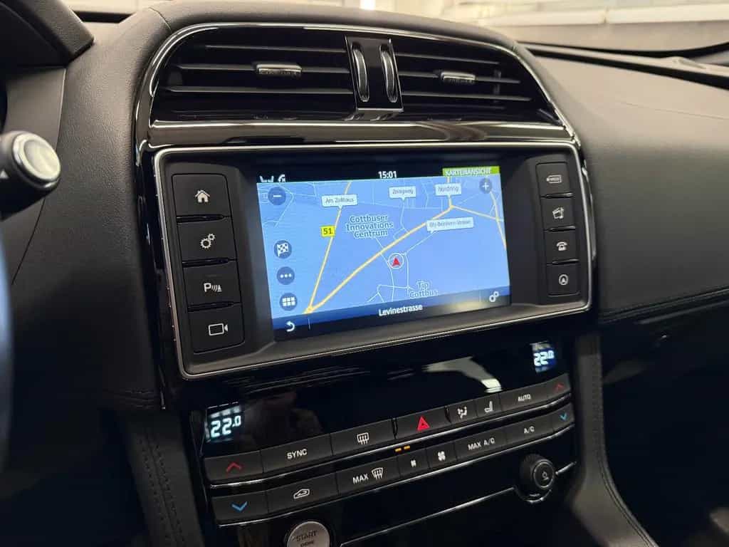 Jaguar F-Pace 5 J. Garantie NAVI LHZ 4XSHZ KAM BI-XENON 06/2017-photo-4