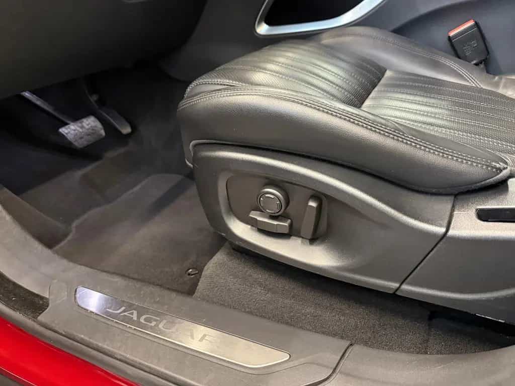 Jaguar F-Pace 5 J. Garantie NAVI LHZ 4XSHZ KAM BI-XENON 06/2017-photo-9