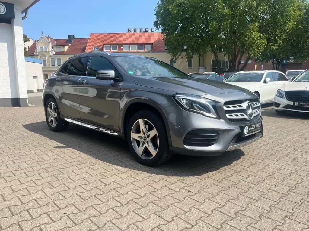Mercedes-Benz GLA 220 GLA -Klasse 4Matic AMG Line/Tüv neu 11/2018-photo-2