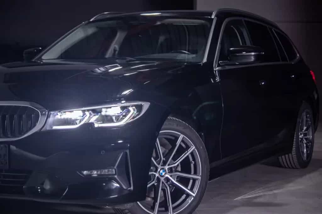 BMW 320 d Touring xDrive Sport Line HUD/Laser/Standhz 08/2020-photo-1
