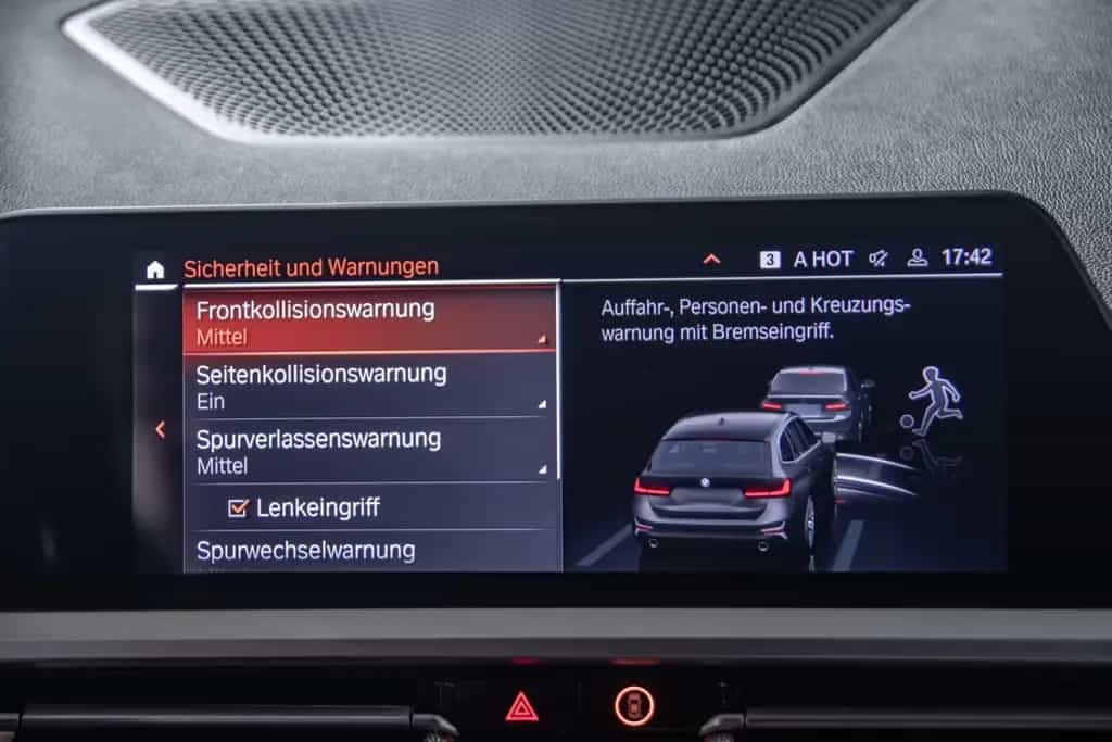 BMW 320 d Touring xDrive Sport Line HUD/Laser/Standhz 08/2020-photo-17