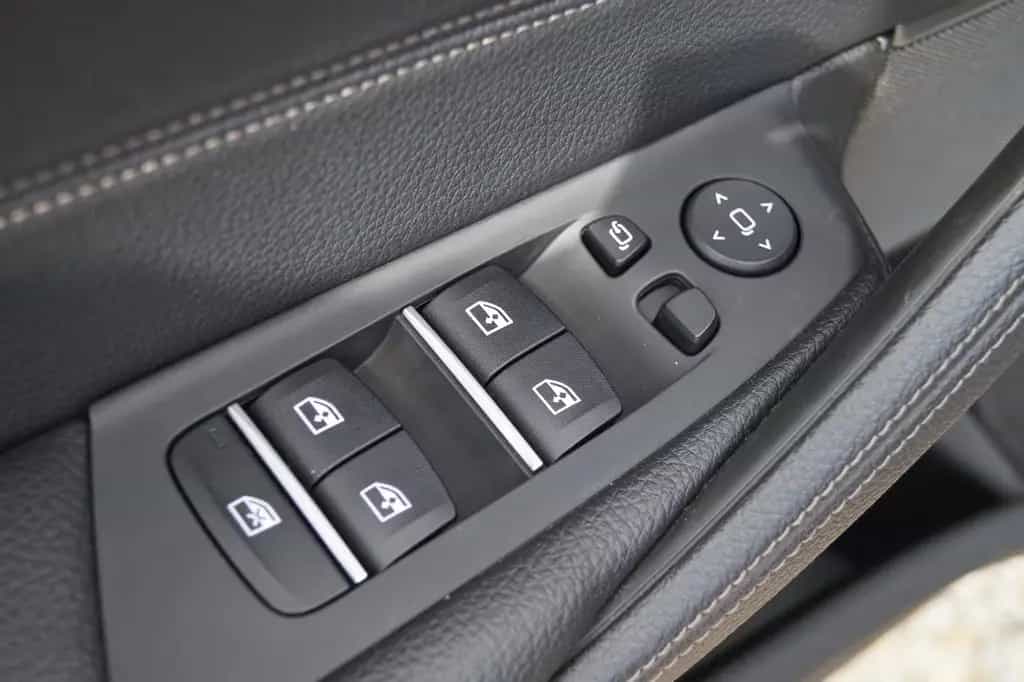 BMW 530 d xDrive touring Luxury Line Pano*AHK*Harman 07/2018-photo-16
