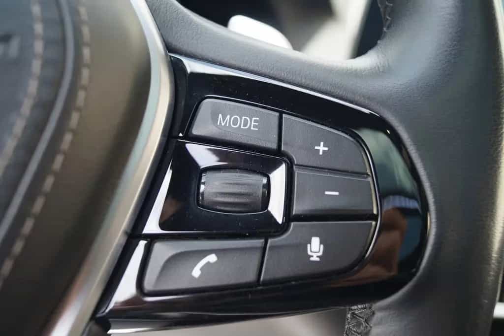 BMW 530 d xDrive touring Luxury Line Pano*AHK*Harman 07/2018-photo-23