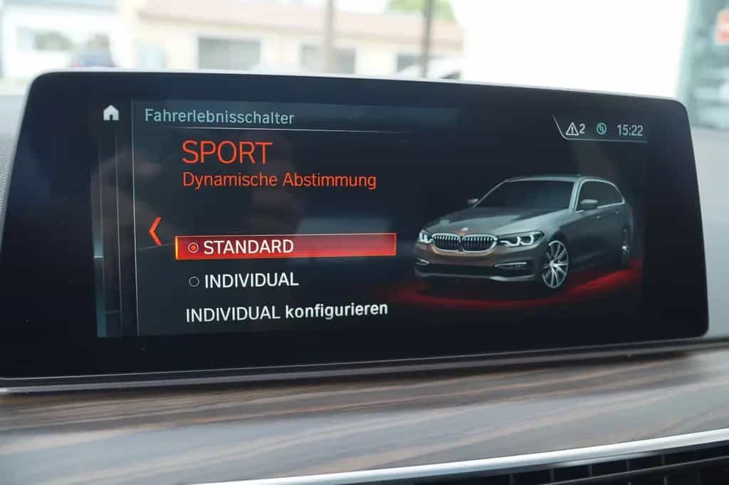 BMW 530 d xDrive touring Luxury Line Pano*AHK*Harman 07/2018-photo-25