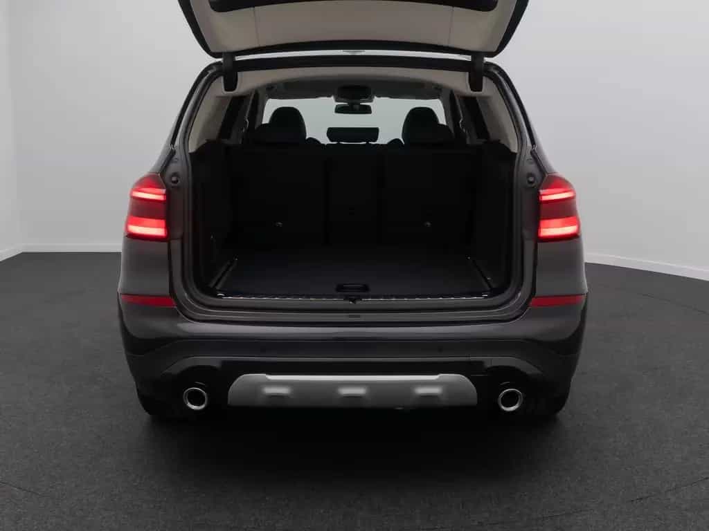 BMW X3 xD20d xLine Kamera DAB Memory AHK Komfort 19" 07/2021-photo-12