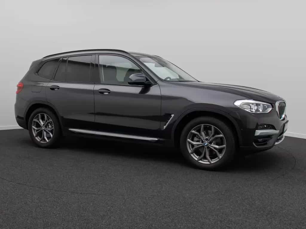 BMW X3 xD20d xLine Kamera DAB Memory AHK Komfort 19" 07/2021-photo-3