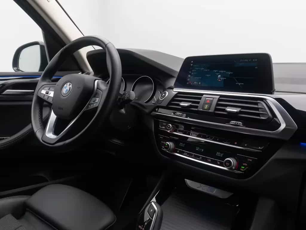 BMW X3 xD20d xLine Kamera DAB Memory AHK Komfort 19" 07/2021-photo-35