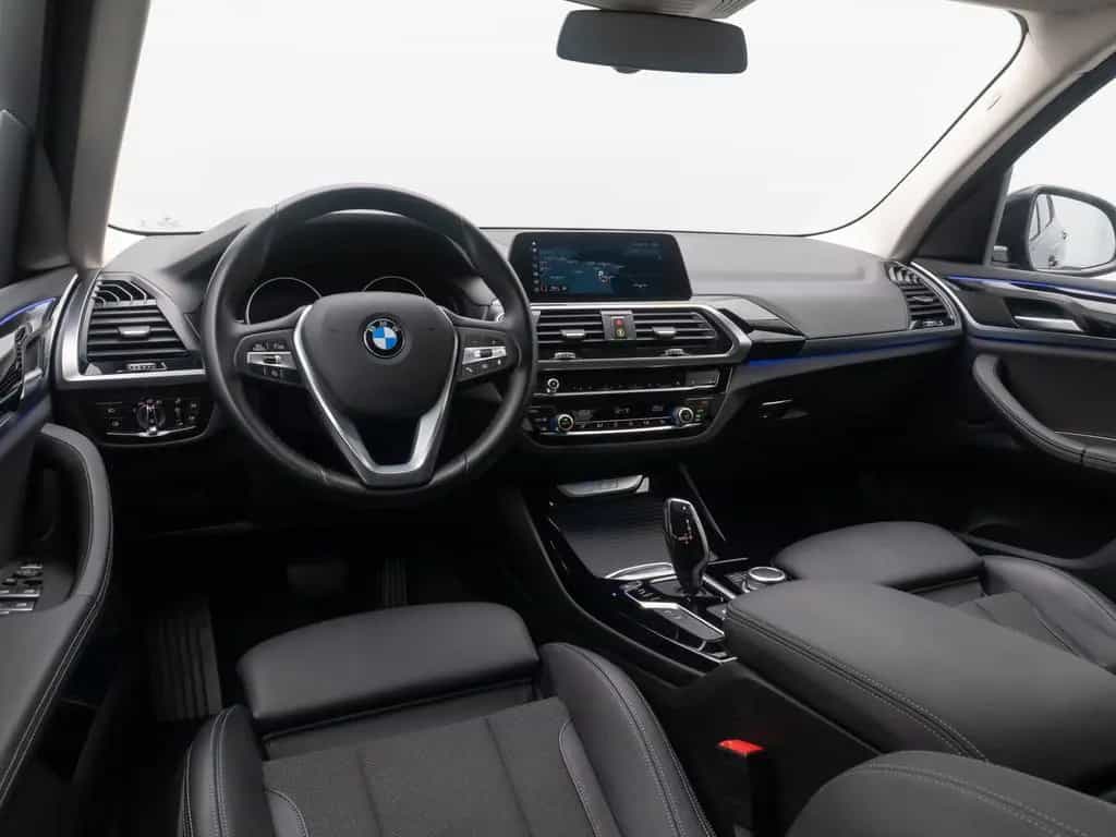 BMW X3 xD20d xLine Kamera DAB Memory AHK Komfort 19" 07/2021-photo-36