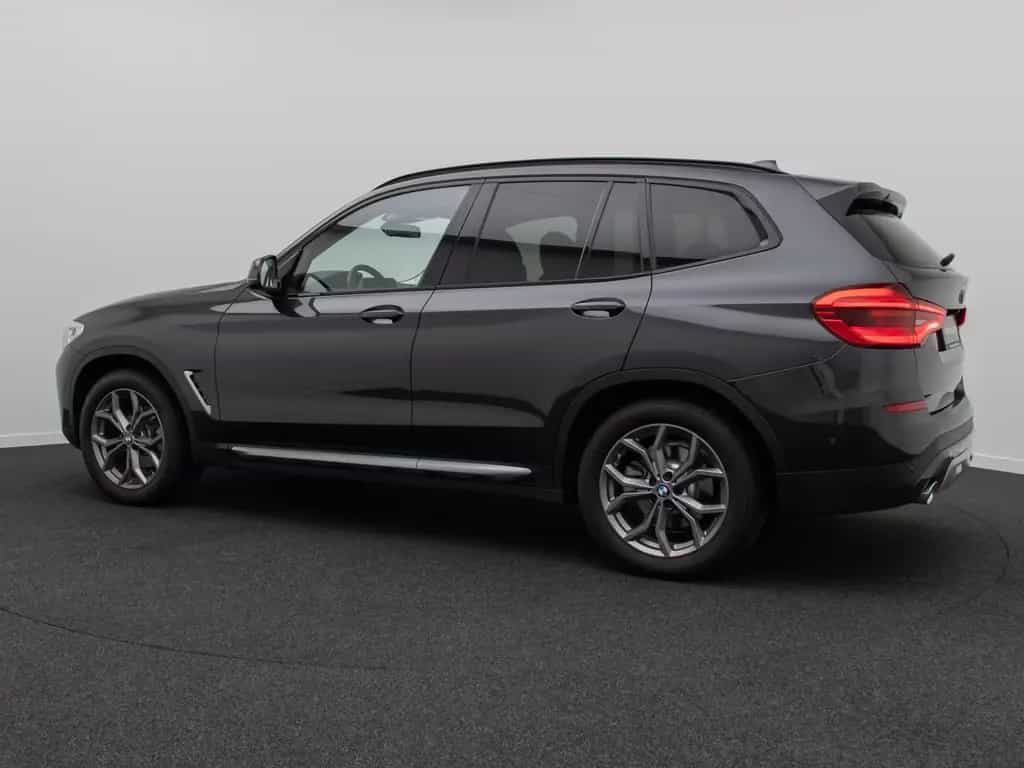 BMW X3 xD20d xLine Kamera DAB Memory AHK Komfort 19" 07/2021-photo-9
