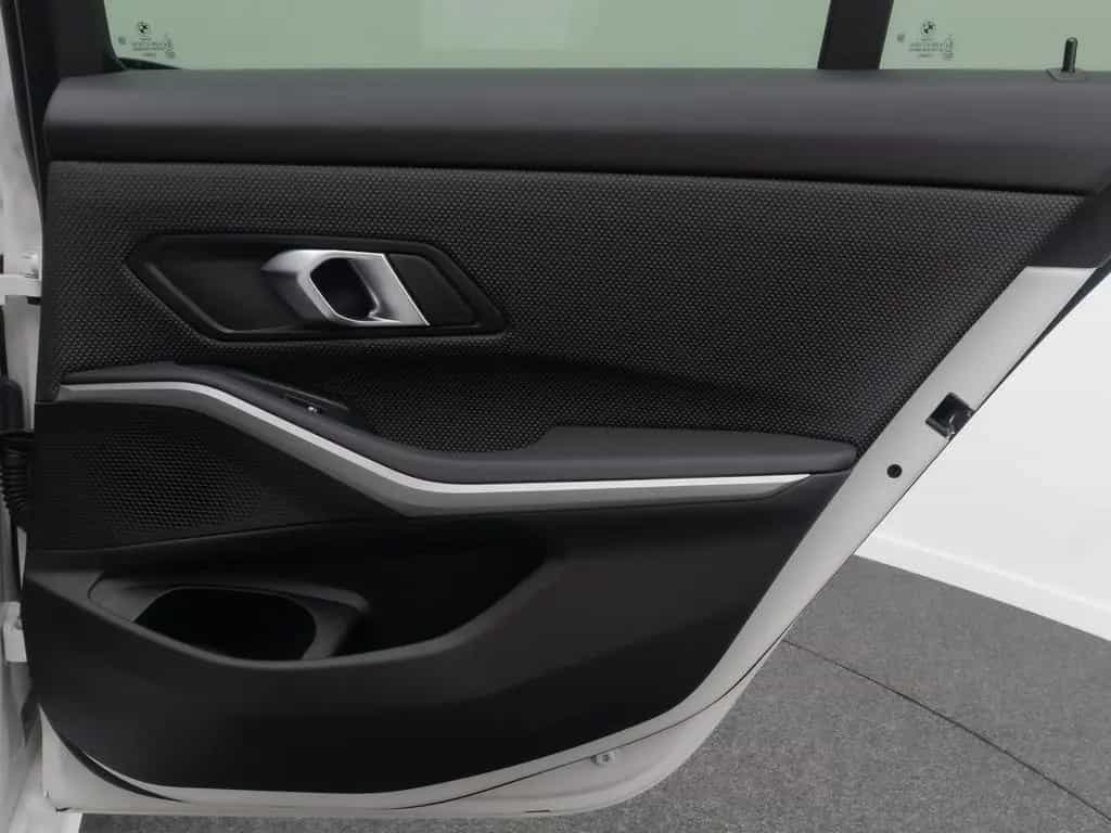BMW 320 d HUD DAB Laser PDC DrivAssist Komfort Alarm 07/2021-photo-31