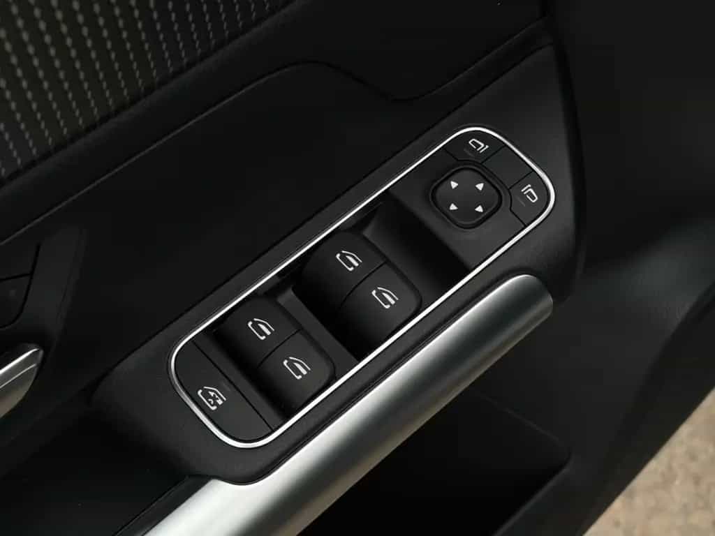 Mercedes-Benz GLA 200 7G-DCT Progressive CarPlay Temp CAM AHK 09/2020-photo-11