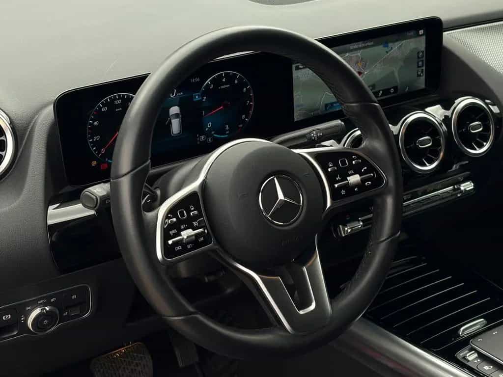 Mercedes-Benz GLA 200 7G-DCT Progressive CarPlay Temp CAM AHK 09/2020-photo-13