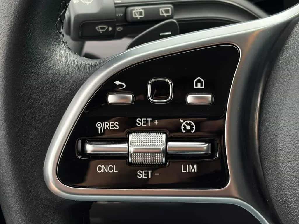 Mercedes-Benz GLA 200 7G-DCT Progressive CarPlay Temp CAM AHK 09/2020-photo-17