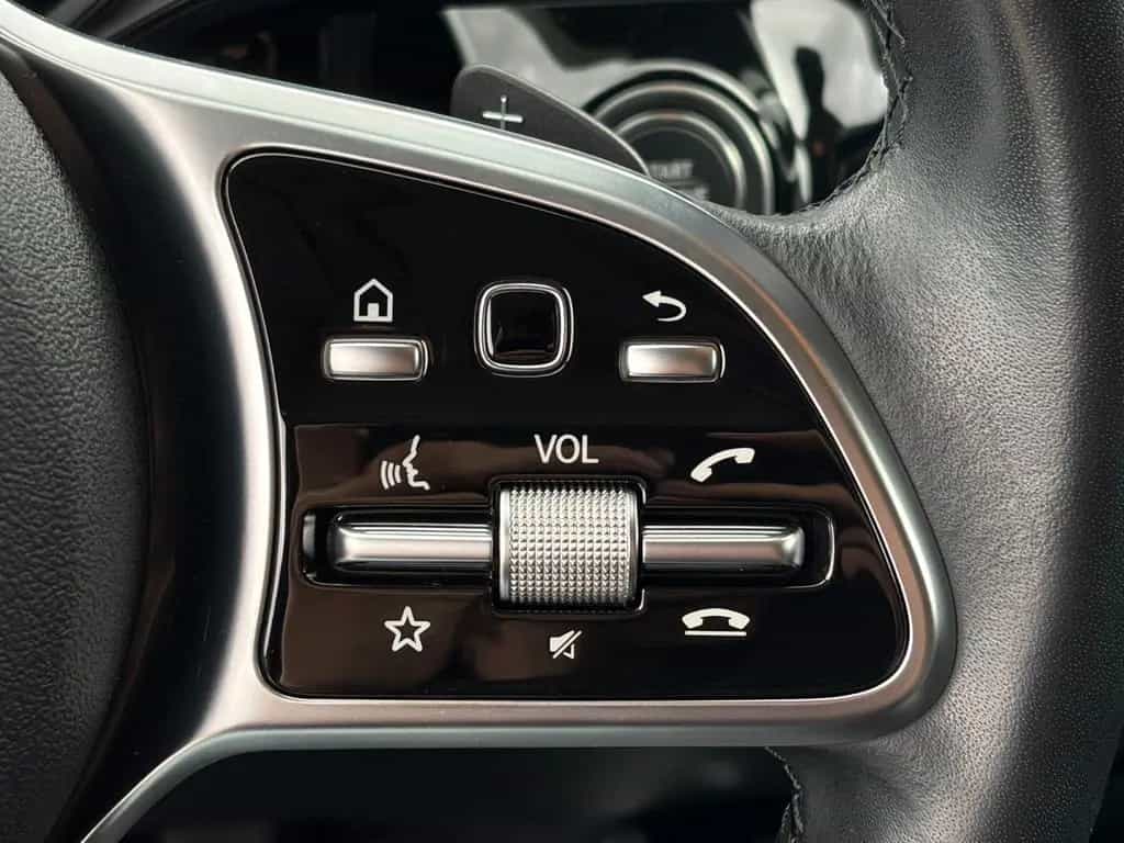 Mercedes-Benz GLA 200 7G-DCT Progressive CarPlay Temp CAM AHK 09/2020-photo-23
