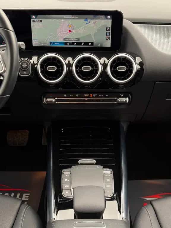 Mercedes-Benz GLA 200 7G-DCT Progressive CarPlay Temp CAM AHK 09/2020-photo-24
