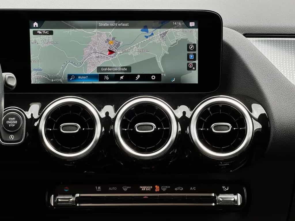 Mercedes-Benz GLA 200 7G-DCT Progressive CarPlay Temp CAM AHK 09/2020-photo-25