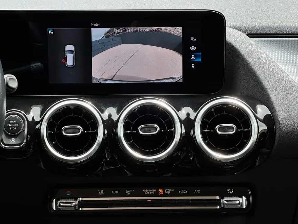 Mercedes-Benz GLA 200 7G-DCT Progressive CarPlay Temp CAM AHK 09/2020-photo-26