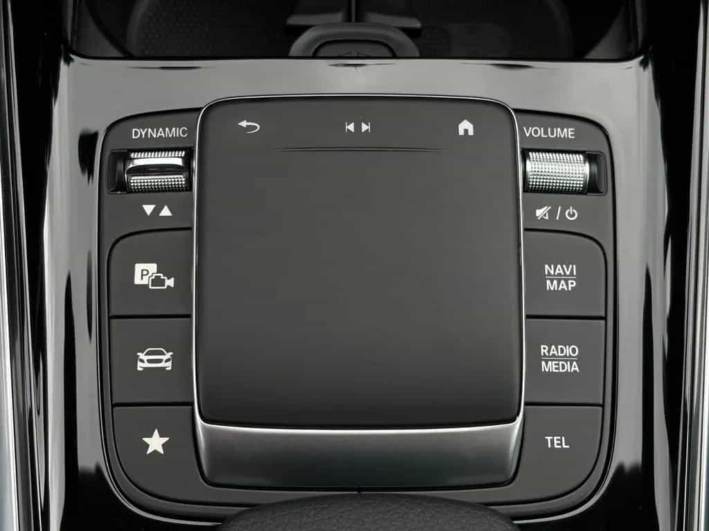 Mercedes-Benz GLA 200 7G-DCT Progressive CarPlay Temp CAM AHK 09/2020-photo-30