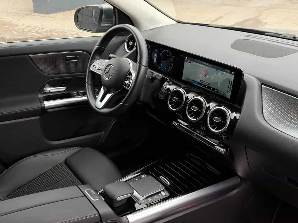 Mercedes-Benz GLA 200 7G-DCT Progressive CarPlay Temp CAM AHK 09/2020-photo-32