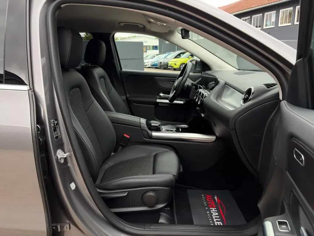 Mercedes-Benz GLA 200 7G-DCT Progressive CarPlay Temp CAM AHK 09/2020-photo-33