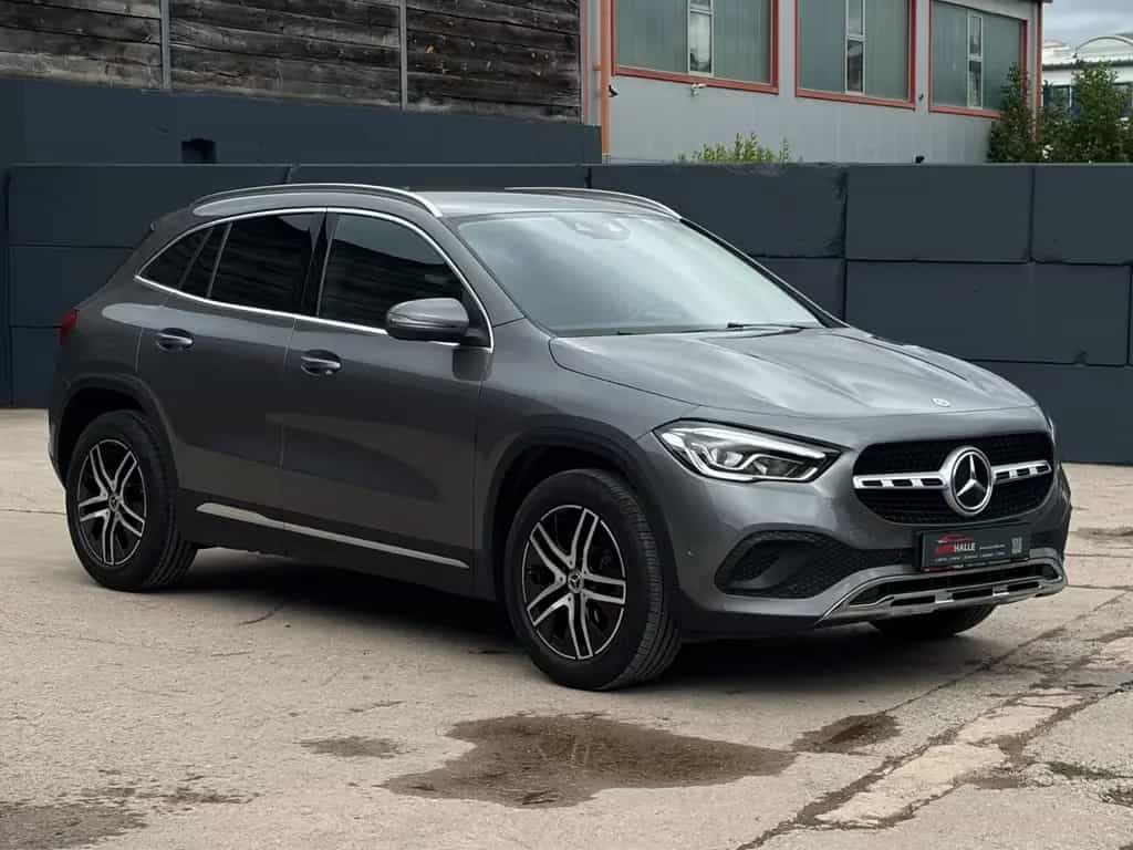 Mercedes-Benz GLA 200 7G-DCT Progressive CarPlay Temp CAM AHK 09/2020-photo-4