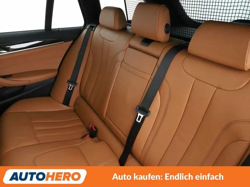 BMW 530 5er 530d xDrive Luxury Line Aut.*NAVI*ACC*PDC* 09/2017-photo-13
