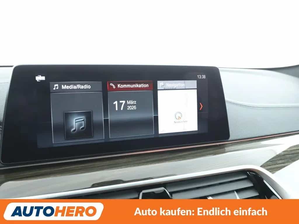 BMW 530 5er 530d xDrive Luxury Line Aut.*NAVI*ACC*PDC* 09/2017-photo-20