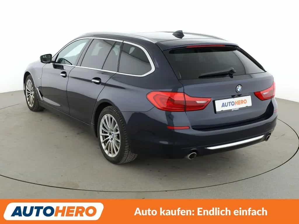 BMW 530 5er 530d xDrive Luxury Line Aut.*NAVI*ACC*PDC* 09/2017-photo-3