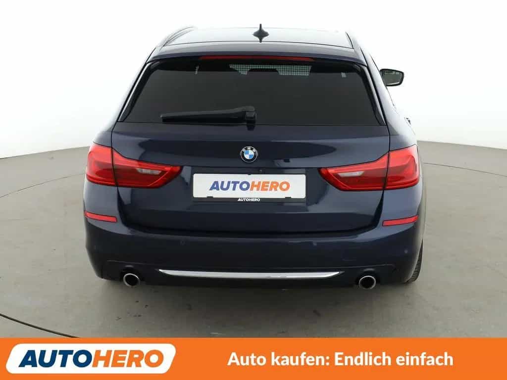 BMW 530 5er 530d xDrive Luxury Line Aut.*NAVI*ACC*PDC* 09/2017-photo-4