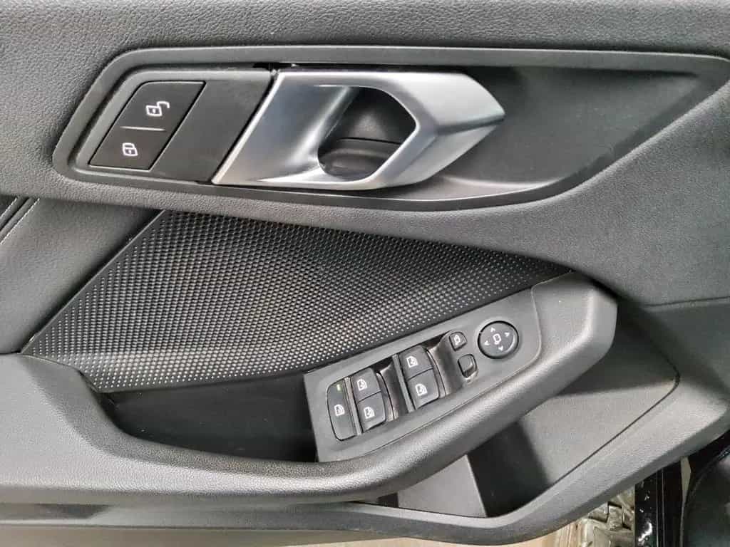 BMW 118 dA Advantage T-Leder Navi LED LC Pro AHK HiFi 05/2022-photo-9