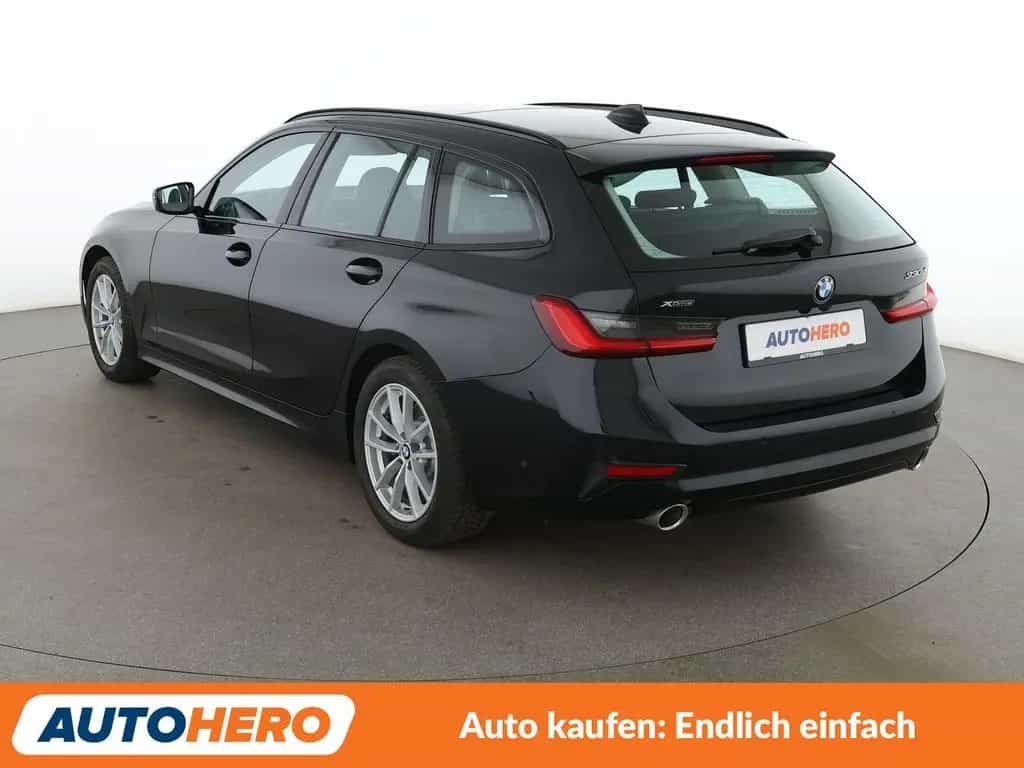 BMW 330 3er 330d xDrive Sport Line Aut.*NAVI*HUD*ACC* 11/2020-photo-3