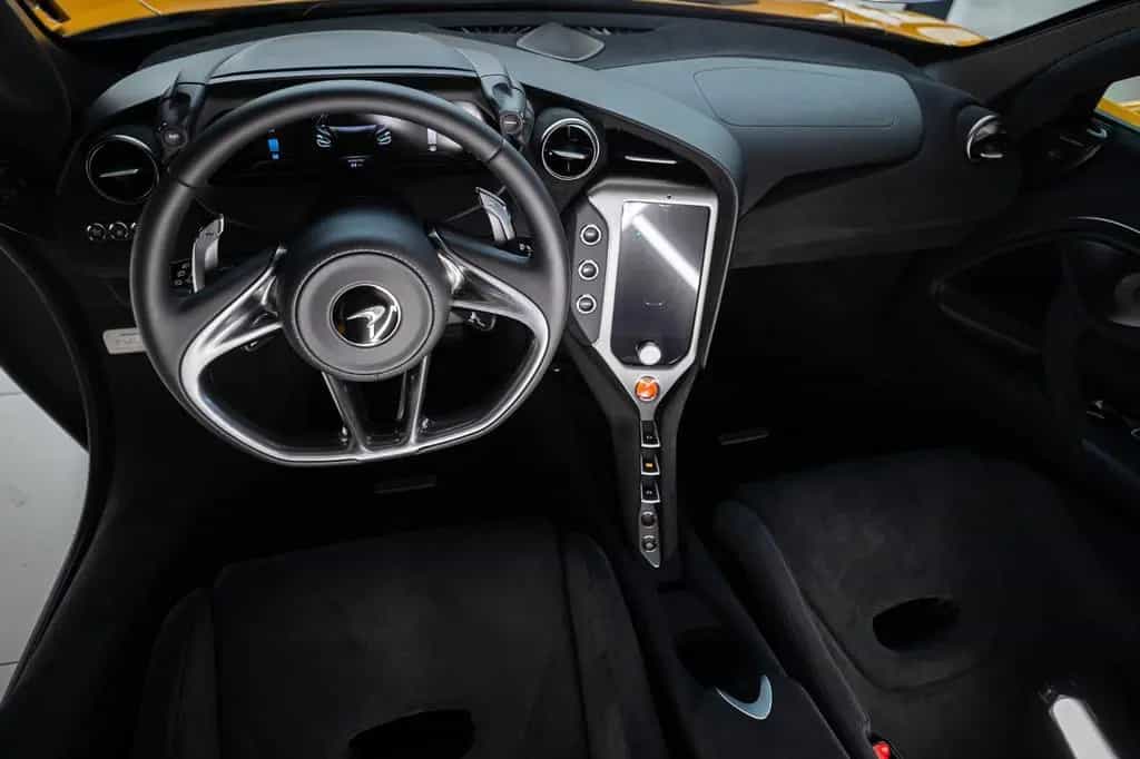 McLaren 750S Coupe - MSO Volcano Yellow - Carbon Louvres null-photo-12