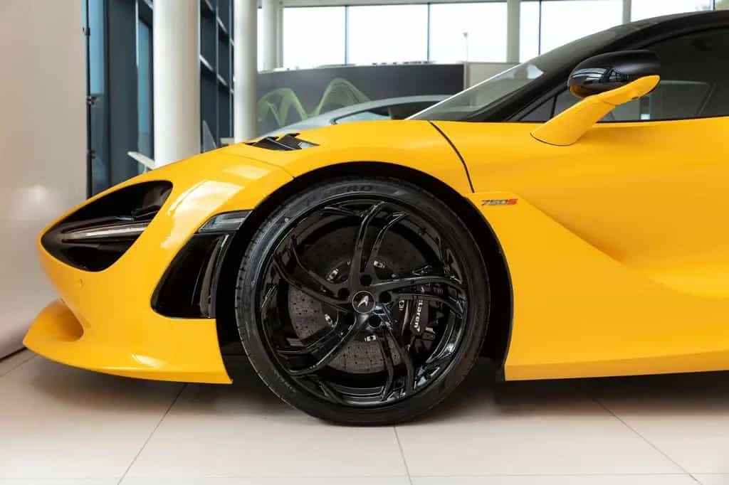 McLaren 750S Coupe - MSO Volcano Yellow - Carbon Louvres null-photo-27