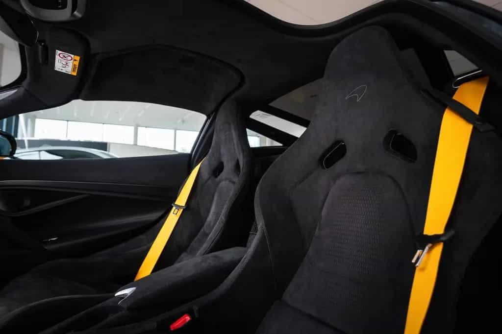 McLaren 750S Coupe - MSO Volcano Yellow - Carbon Louvres null-photo-8