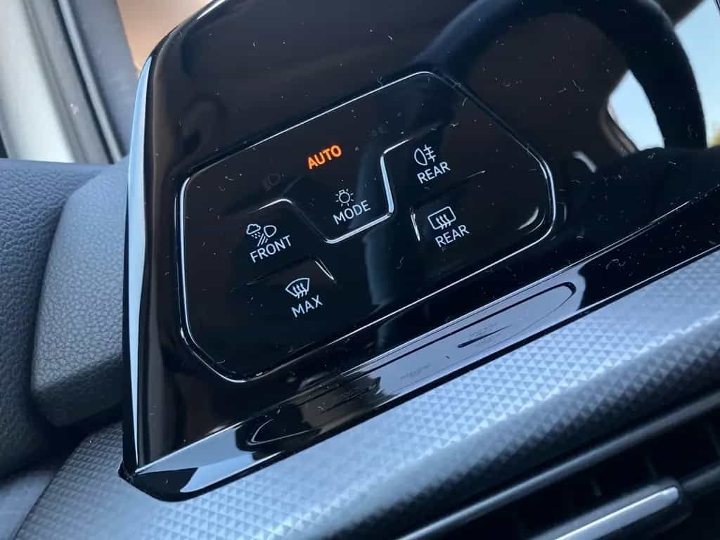 Volkswagen Golf LIFE ACTIVE 1.5TSI LED.NAV.HUD.AMBIENTE.STA 01/2023-photo-27