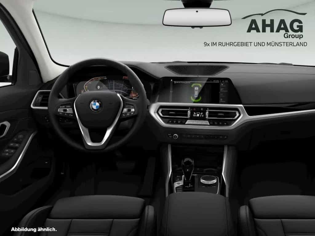 BMW 320 i Limousine 09/2021-photo-3