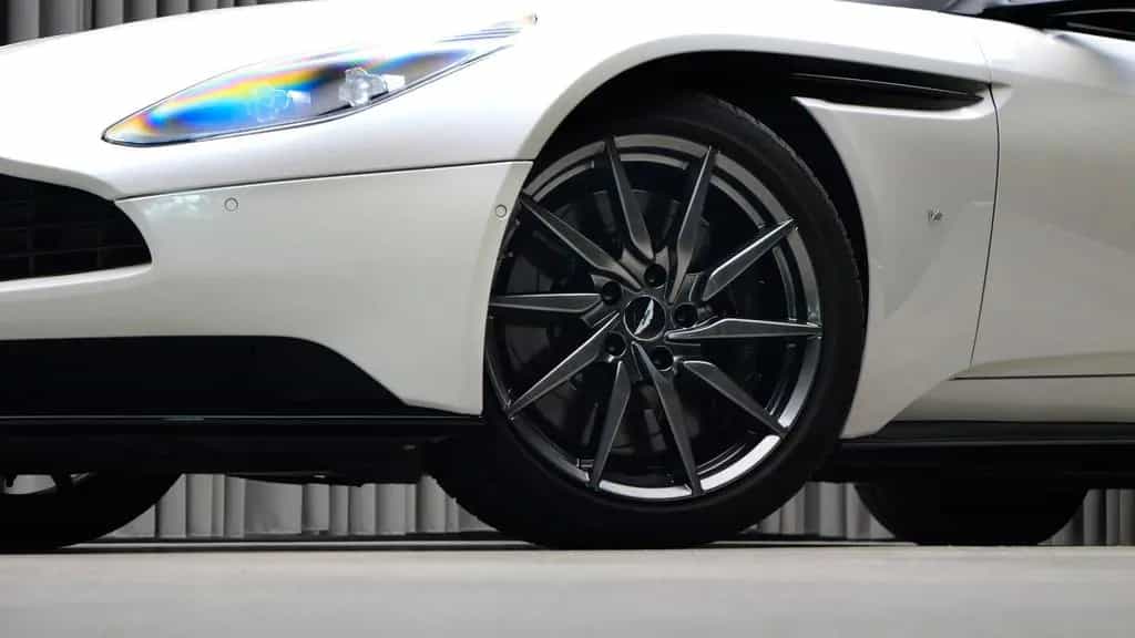 Aston Martin DB11 5.2 V12 AMR w. Power Upgrade 12/2016-photo-10