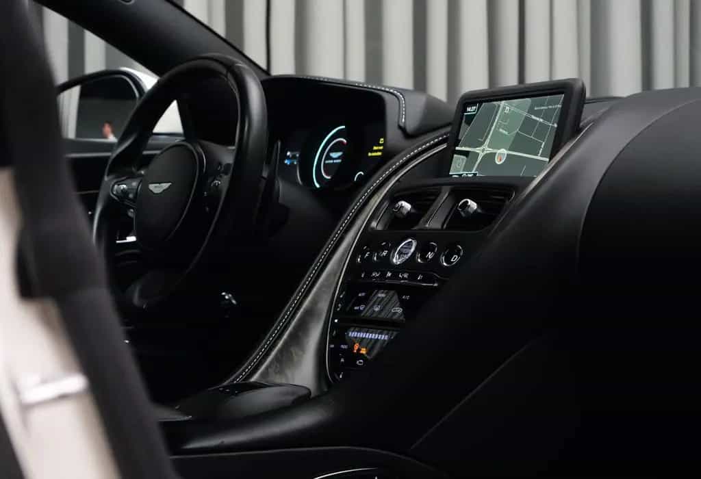 Aston Martin DB11 5.2 V12 AMR w. Power Upgrade 12/2016-photo-16
