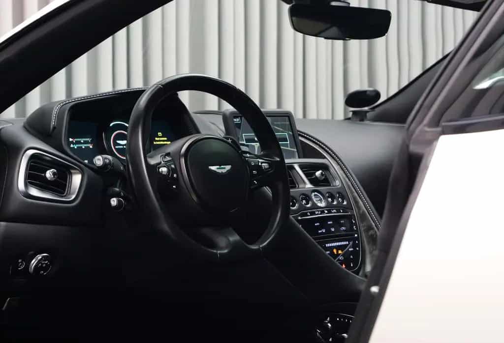 Aston Martin DB11 5.2 V12 AMR w. Power Upgrade 12/2016-photo-5