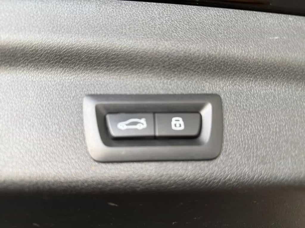 BMW X1 20i sDrive*a.LED*Navi*DriveA*Kamera*AHK*DAB 12/2024-photo-9