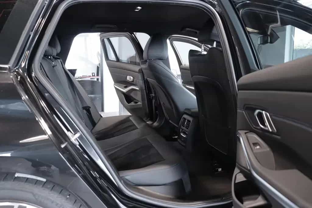 BMW 320 d Touring M Sport Pak. *VIRTUAL*AHK*HEAD-UP* 12/2021-photo-12