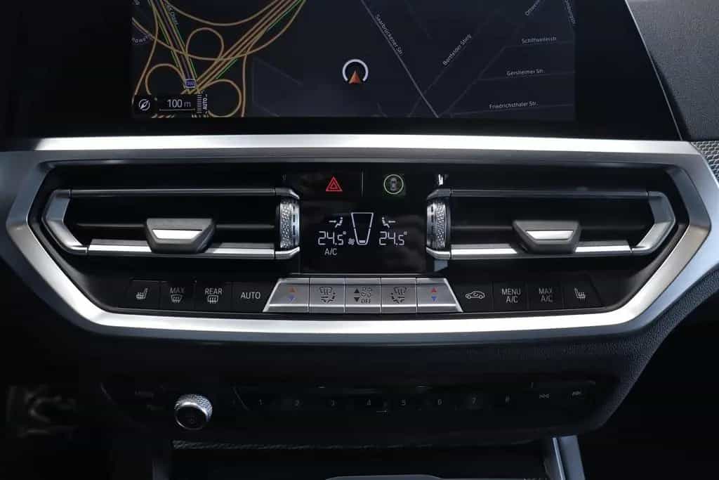 BMW 320 d Touring M Sport Pak. *VIRTUAL*AHK*HEAD-UP* 12/2021-photo-17