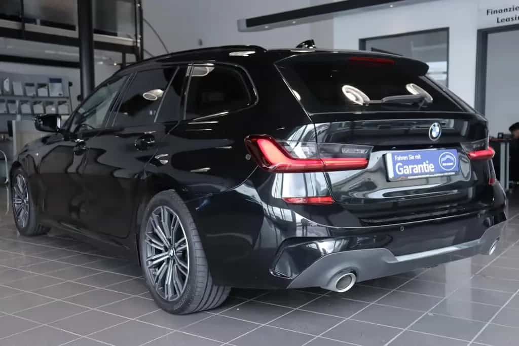 BMW 320 d Touring M Sport Pak. *VIRTUAL*AHK*HEAD-UP* 12/2021-photo-2