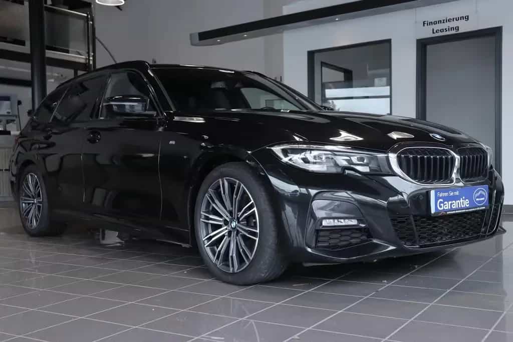 BMW 320 d Touring M Sport Pak. *VIRTUAL*AHK*HEAD-UP* 12/2021-photo-3