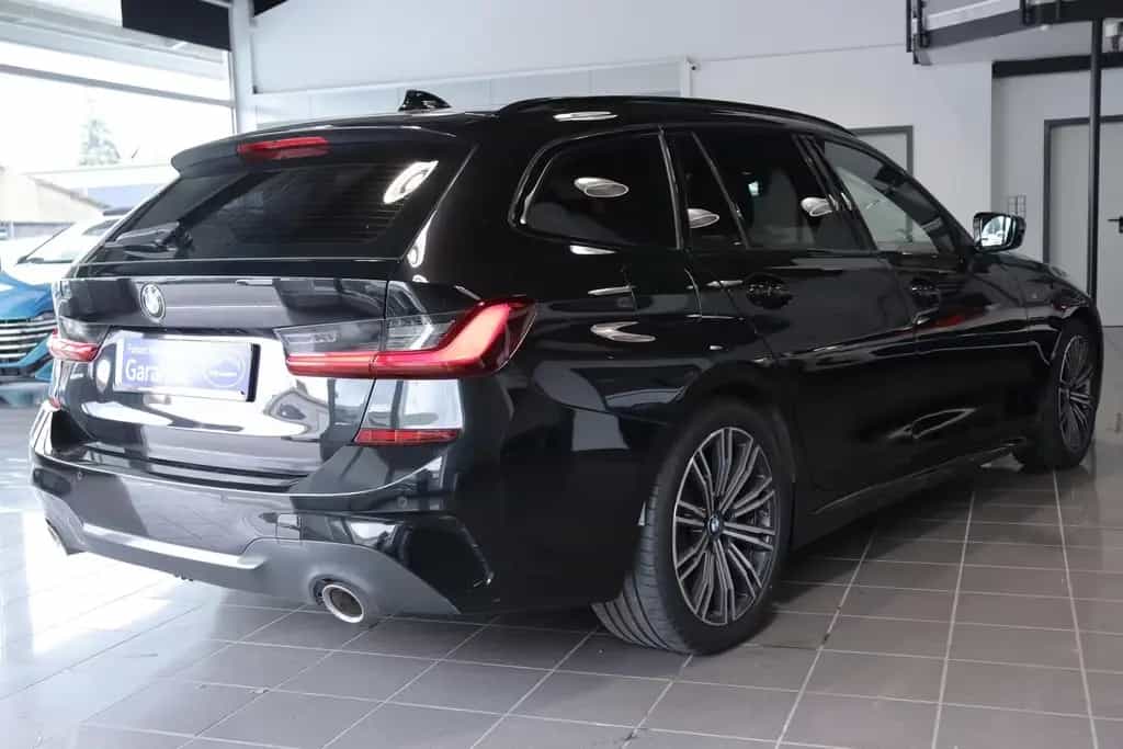 BMW 320 d Touring M Sport Pak. *VIRTUAL*AHK*HEAD-UP* 12/2021-photo-4