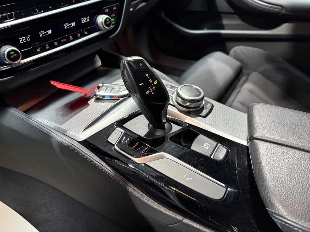 BMW 520 d M Sportpaket 2HD/R-Kamera/LED/Alcantara 06/2020-photo-17
