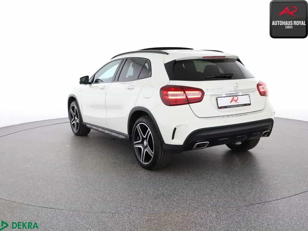 Mercedes-Benz GLA 200 AMG NIGHT PANO,KAMERA,PARKLENK,AMBIENTE 05/2017-photo-2
